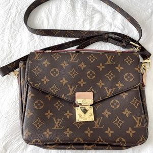 Louis Vuitton Monogram Pochette Metis